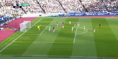 配资门户网官方网 对飙世界波，点球改判，补时读秒送乌龙，西汉姆半场2-1反超纽卡